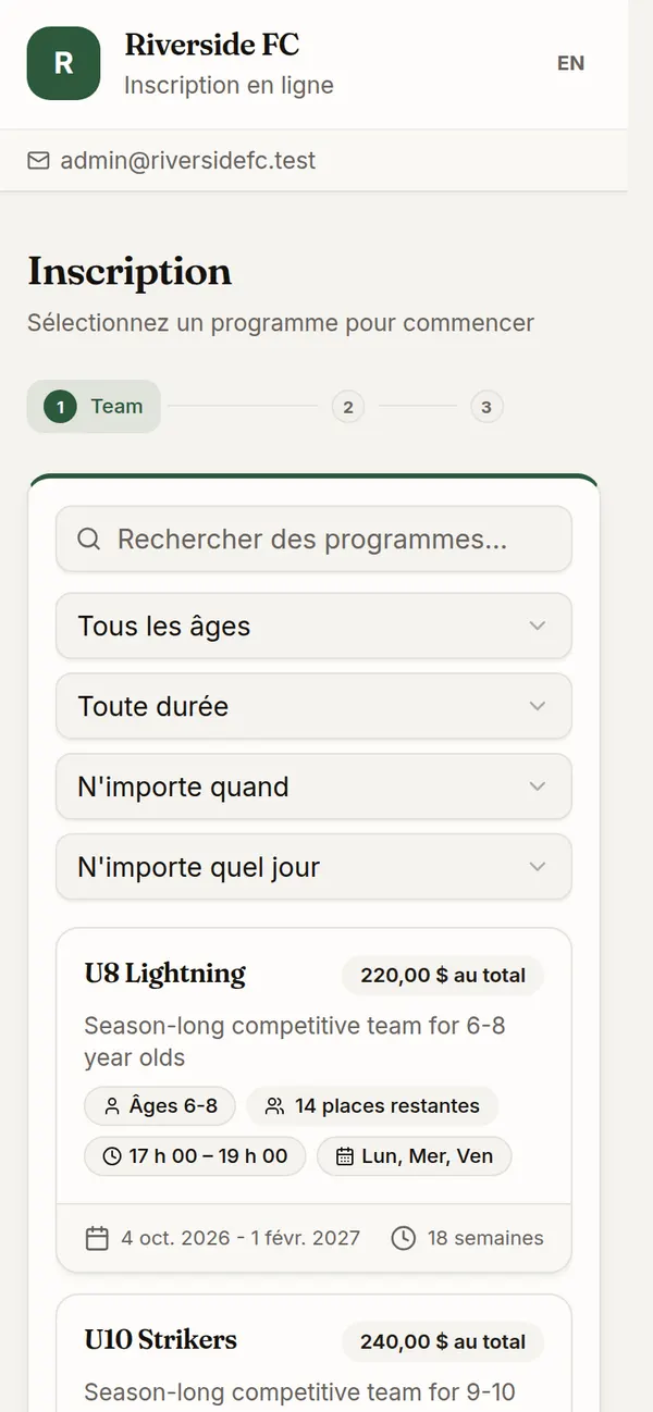 Page d’inscription d’un club sur un téléphone, avec chaque équipe, ses âges, ses frais, ses heures et ses places restantes